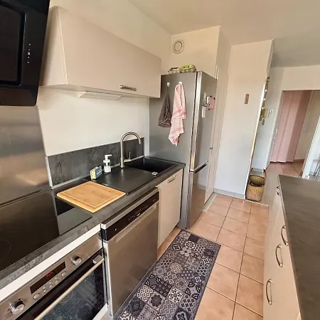 Apartment Avec Terrasse Privee, Climatise *